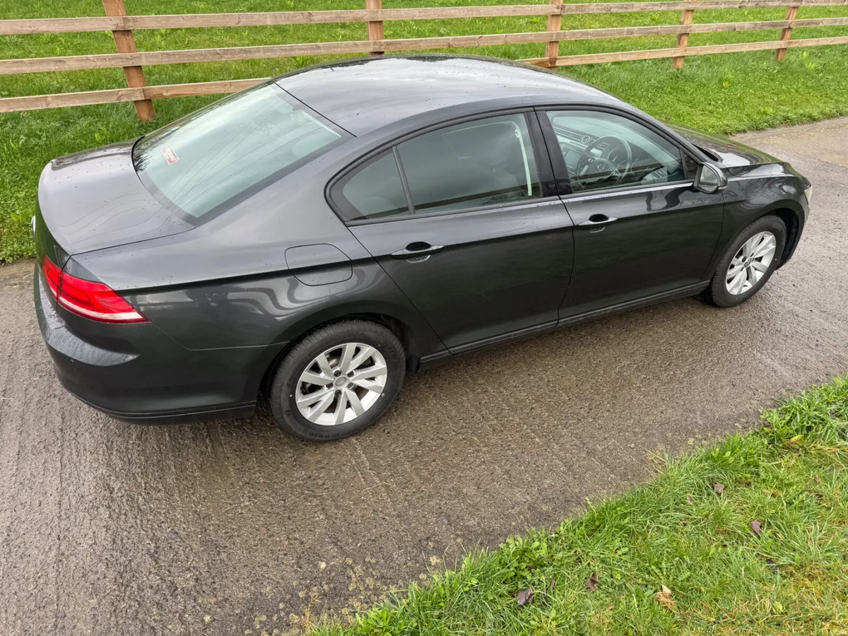 Volkswagen Passat 2018,Automatic - Image 3