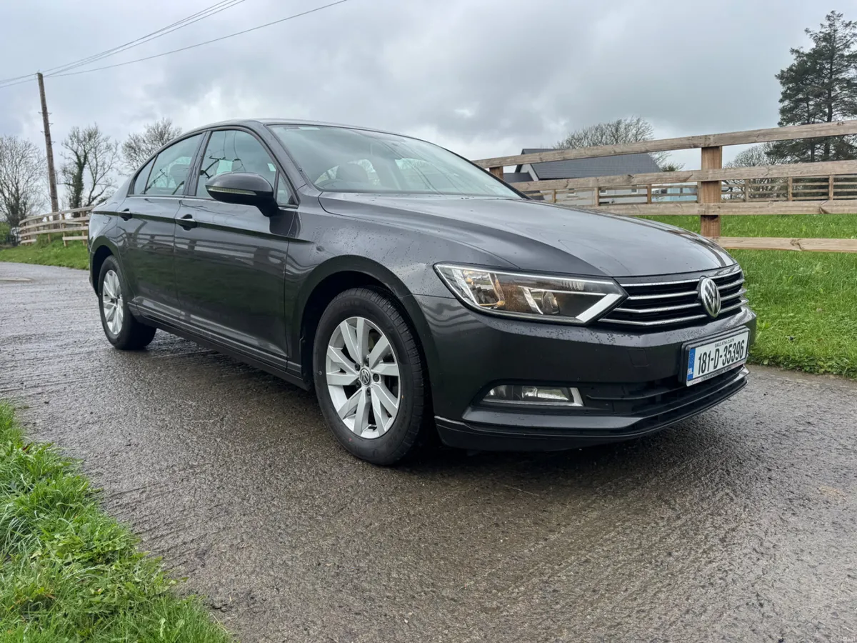 Volkswagen Passat 2018,Automatic - Image 1