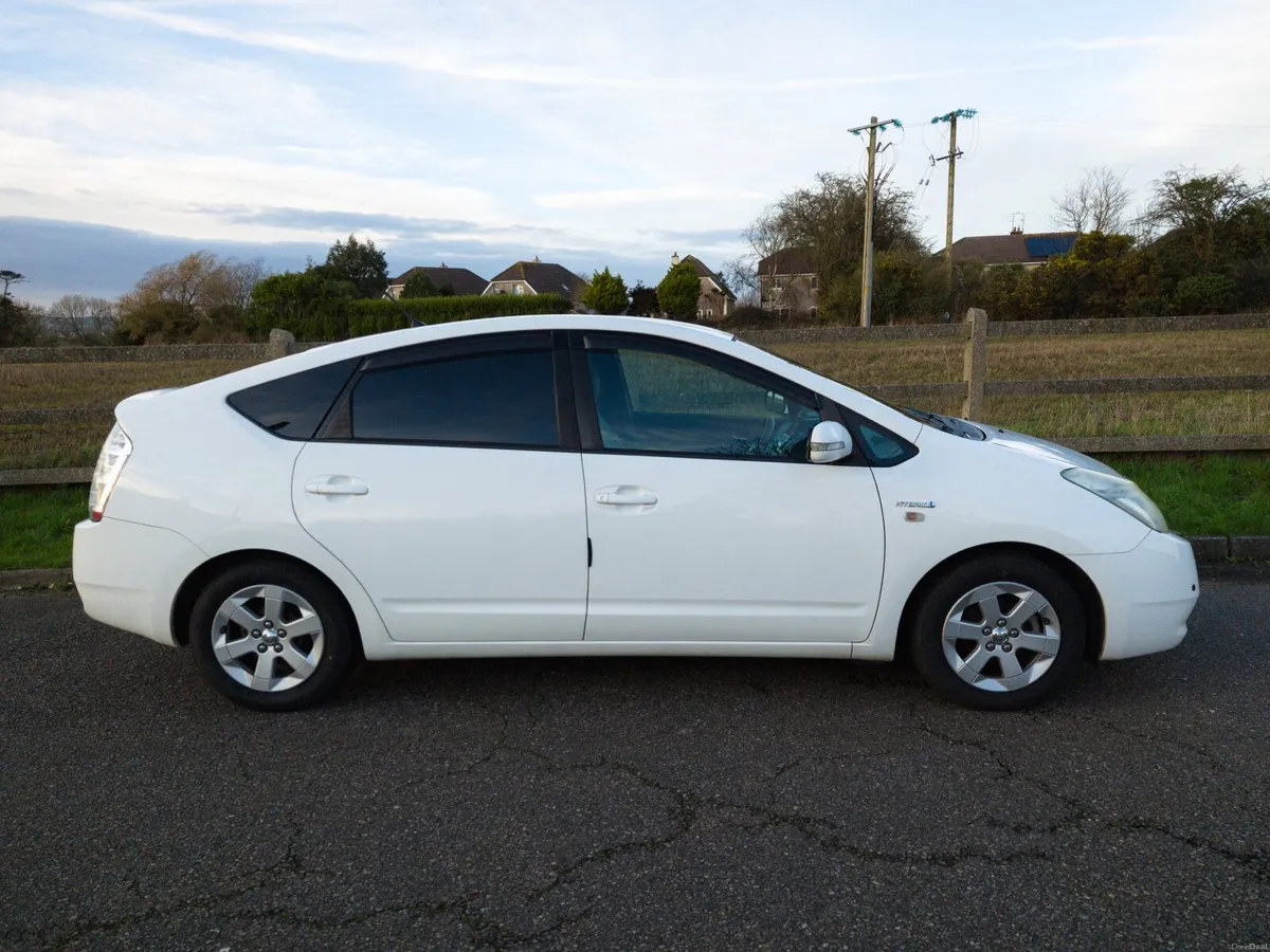 Toyota Prius 2010 Auto Hybrid - Image 2