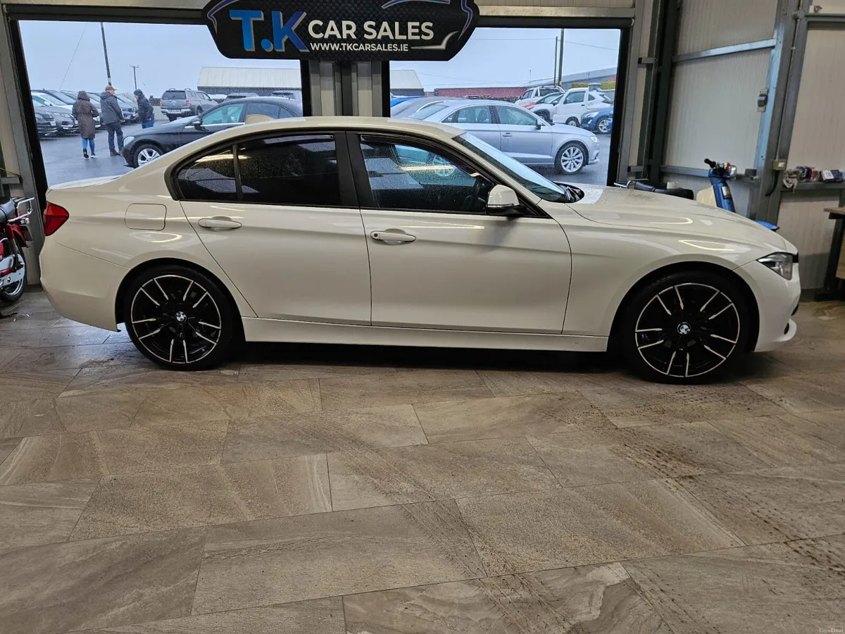 18 BMW 320 D F30 SE PLUS - Image 2