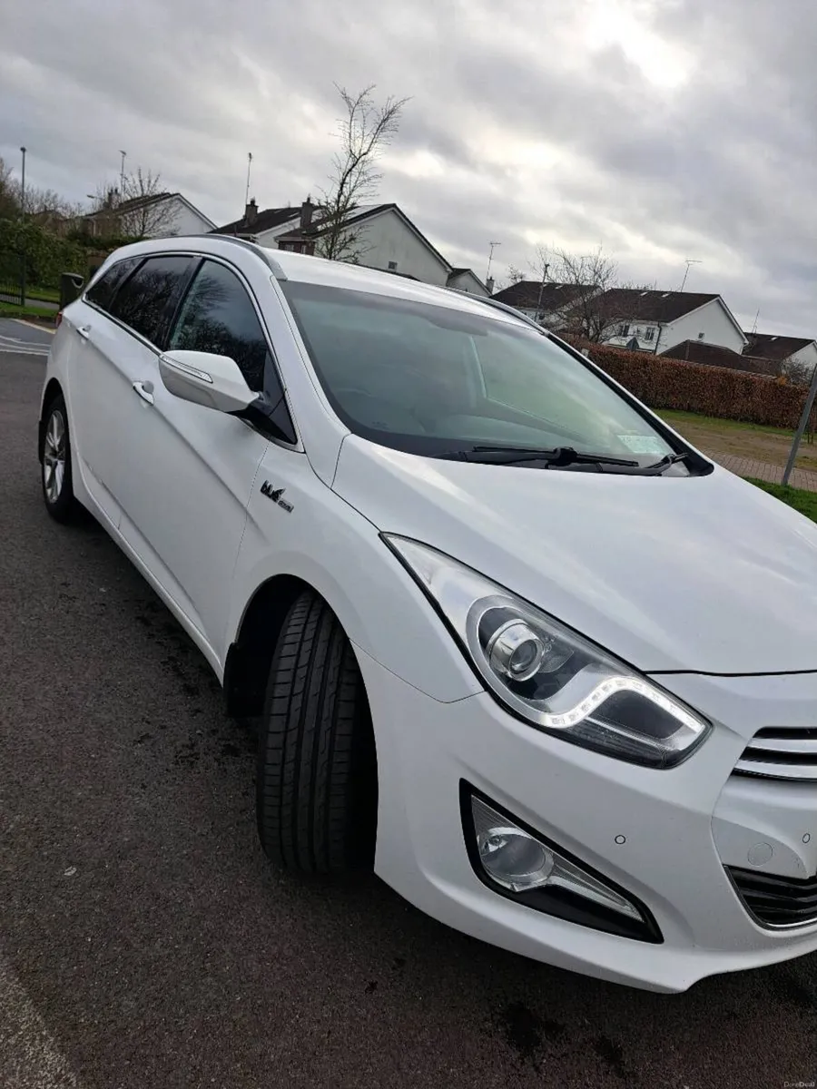 Hyundai i40 Tourer Executive Plus - Image 1