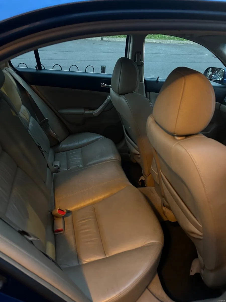 Honda Accord 2004 - Image 4