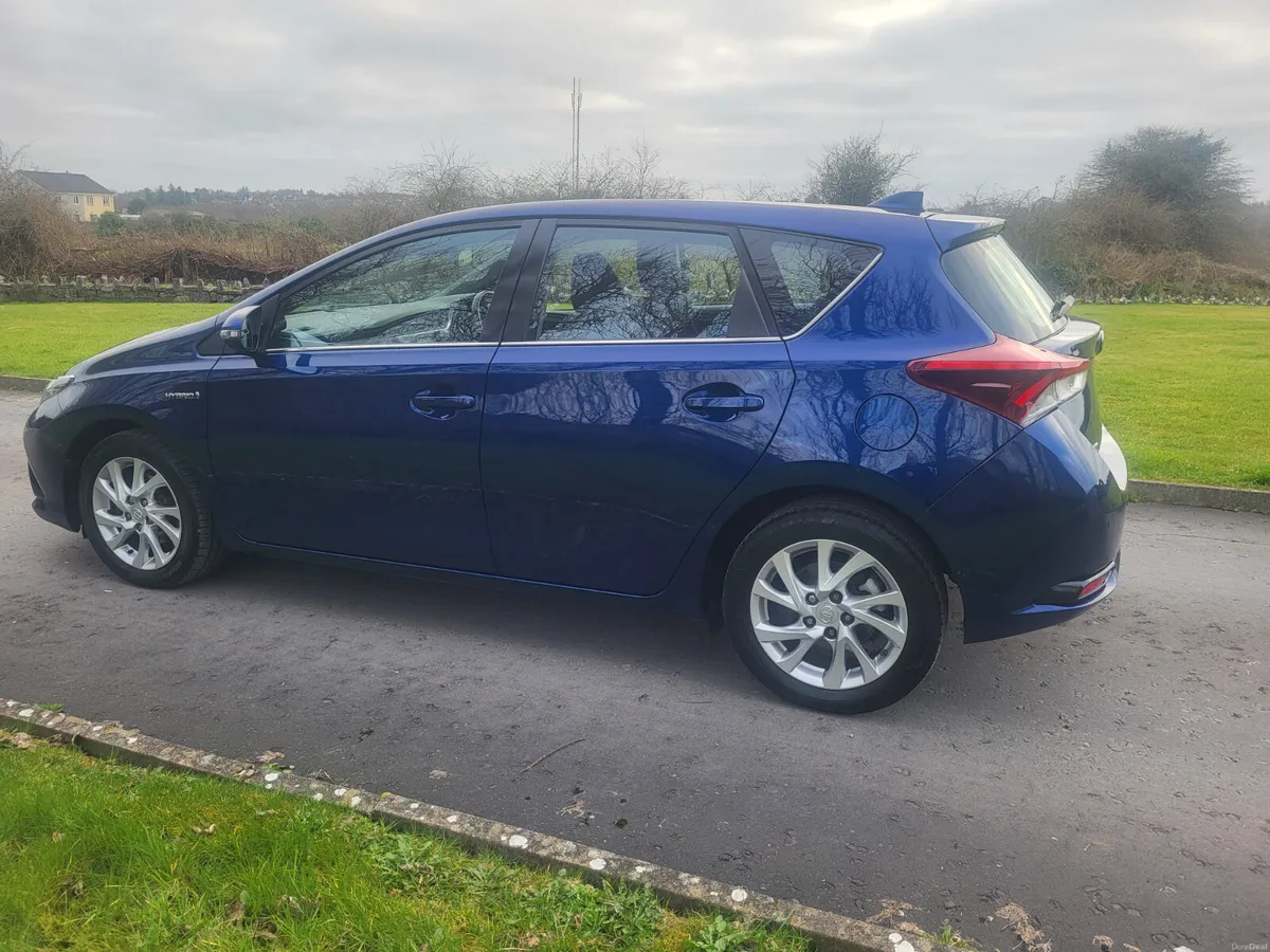 Toyota Auris HYBRID AUTOMATIC - Image 4