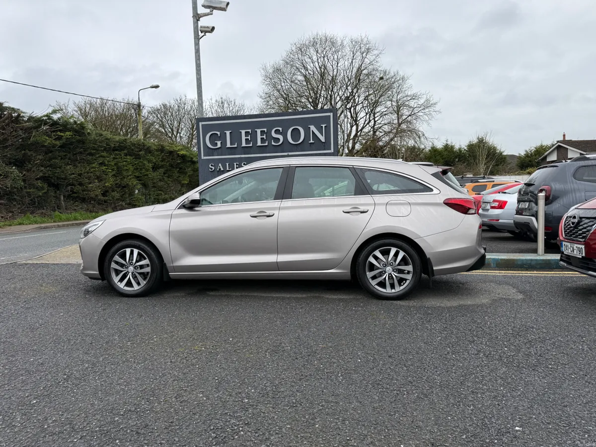 182 Hyundai i30 1.4 Petrol Automatic Estate. - Image 2