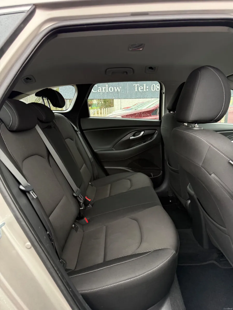 182 Hyundai i30 1.4 Petrol Automatic Estate. - Image 6