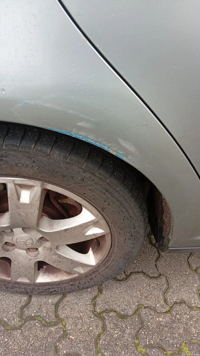 Toyota Avensis 2009 - Image 1