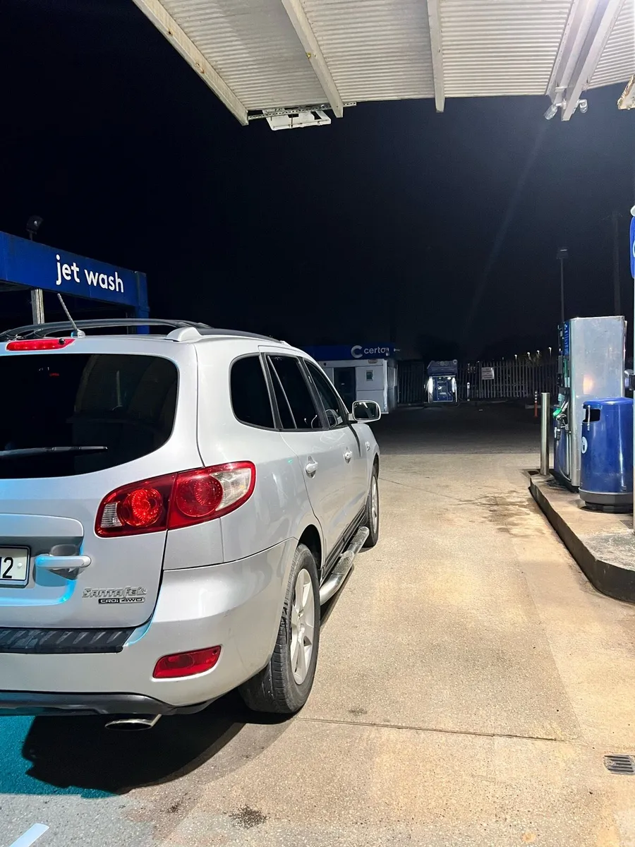 2008 Hyundai Santa Fe 4WD - Image 3