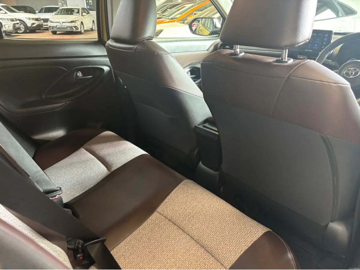 Toyota Yaris Yaris Cross 1.5 Selfcharing hybrid on - Image 4