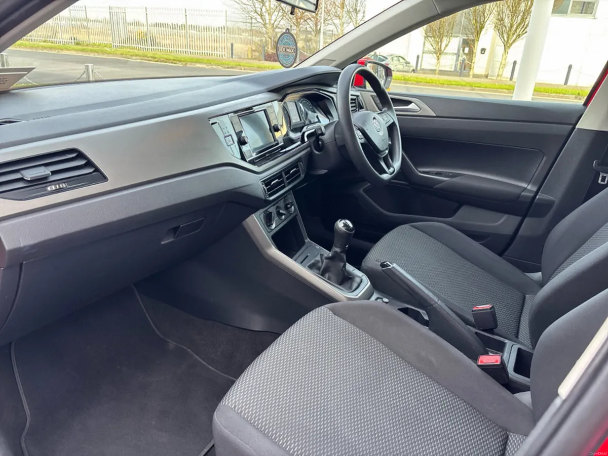 Volkswagen Polo TRENDLINE 1.0 MANUAL 5SPEED 65HP 5 - Image 3