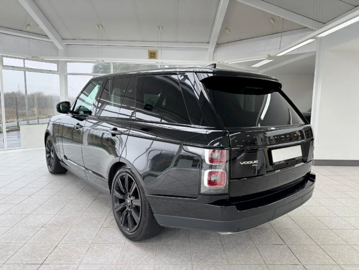 Land Rover Range Rover VOGUE P400E A - Image 6