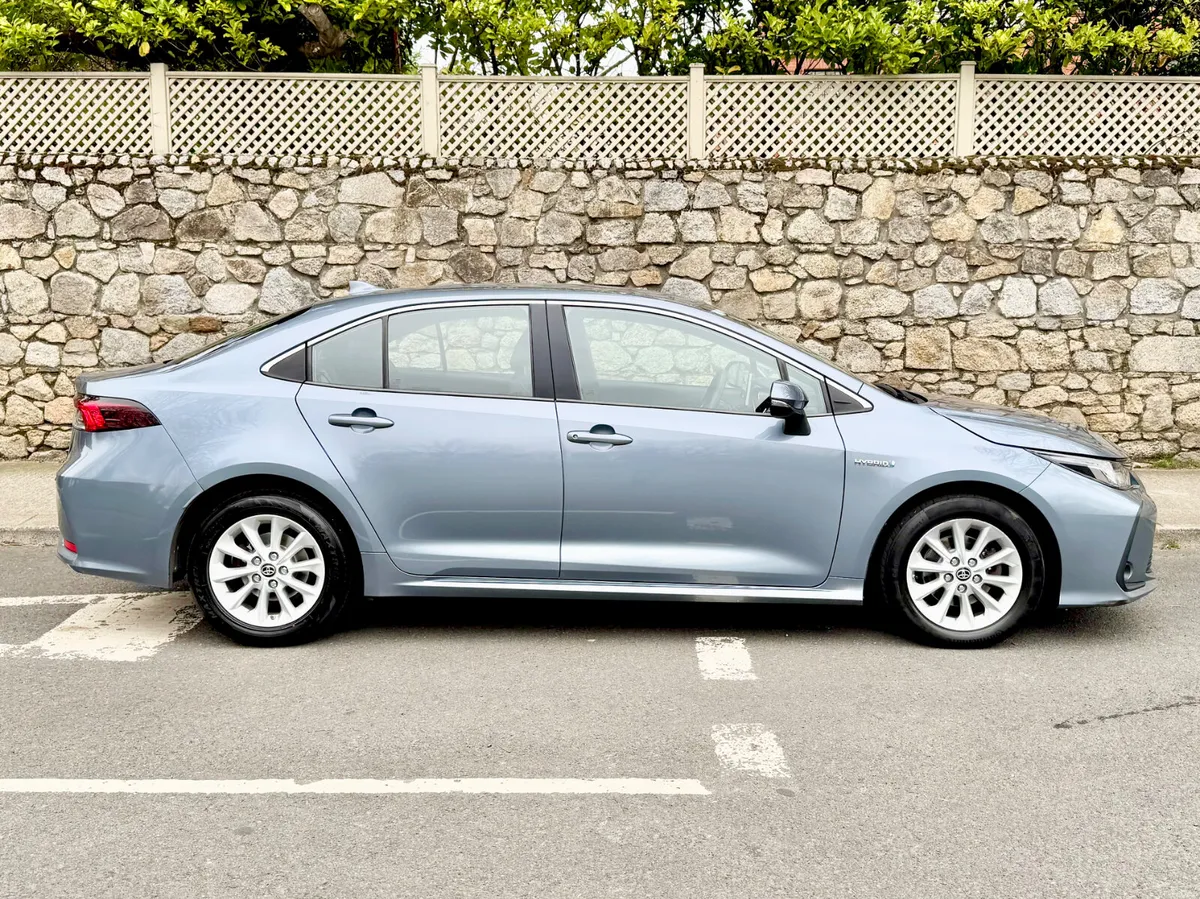 Toyota Corolla 2020!! SOL !! HYBRID!!IRISH CAR!! - Image 3