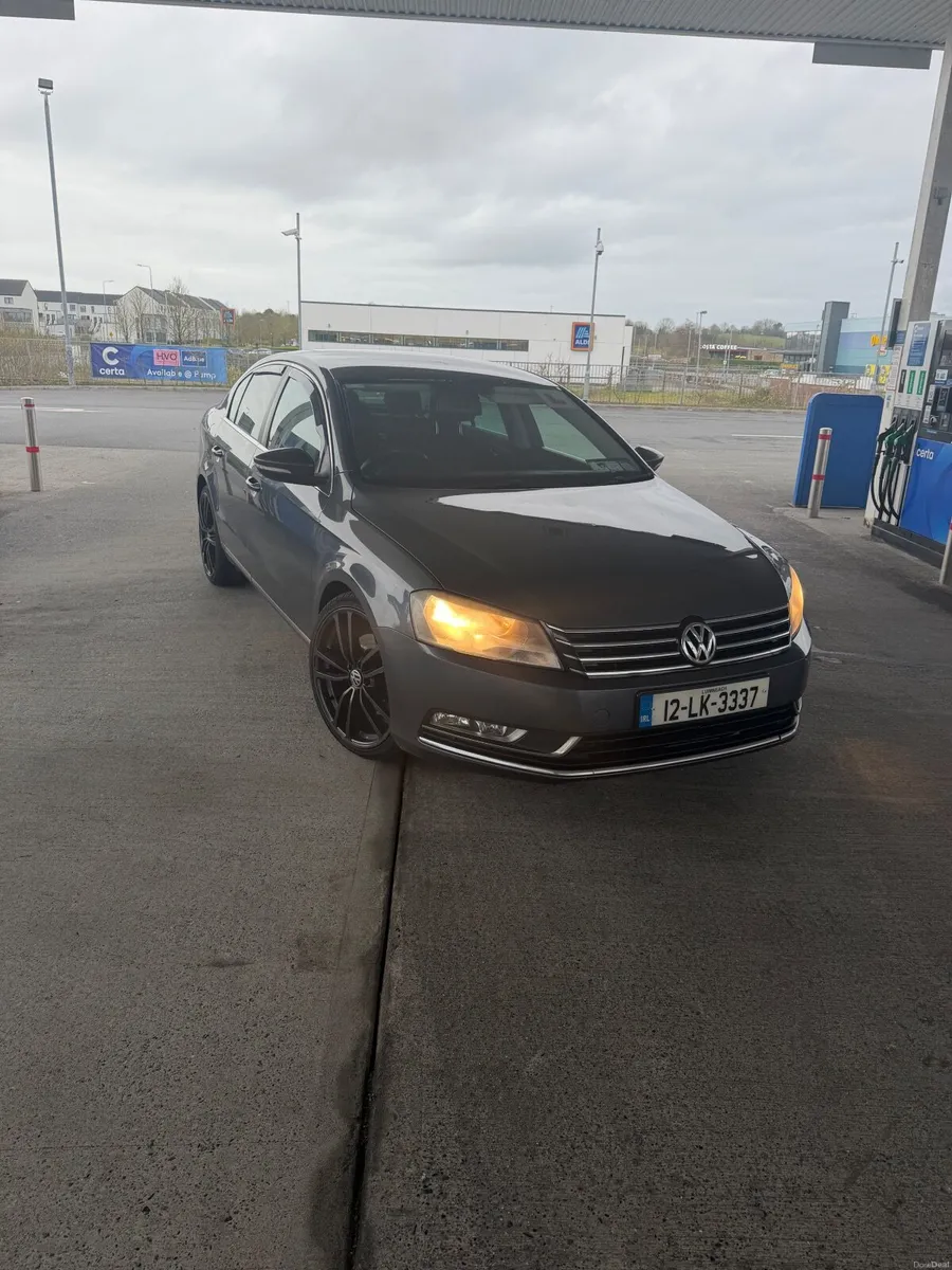 Volkswagen Passat 2012 - Image 1