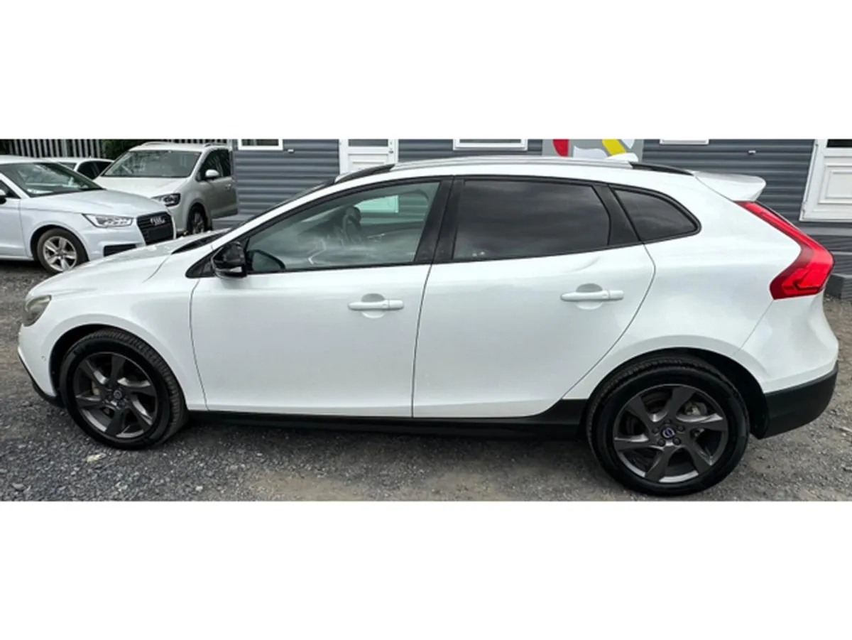 Volvo V40 D4 2.0L DIESEL AUTOMATIC(2293) - Image 4