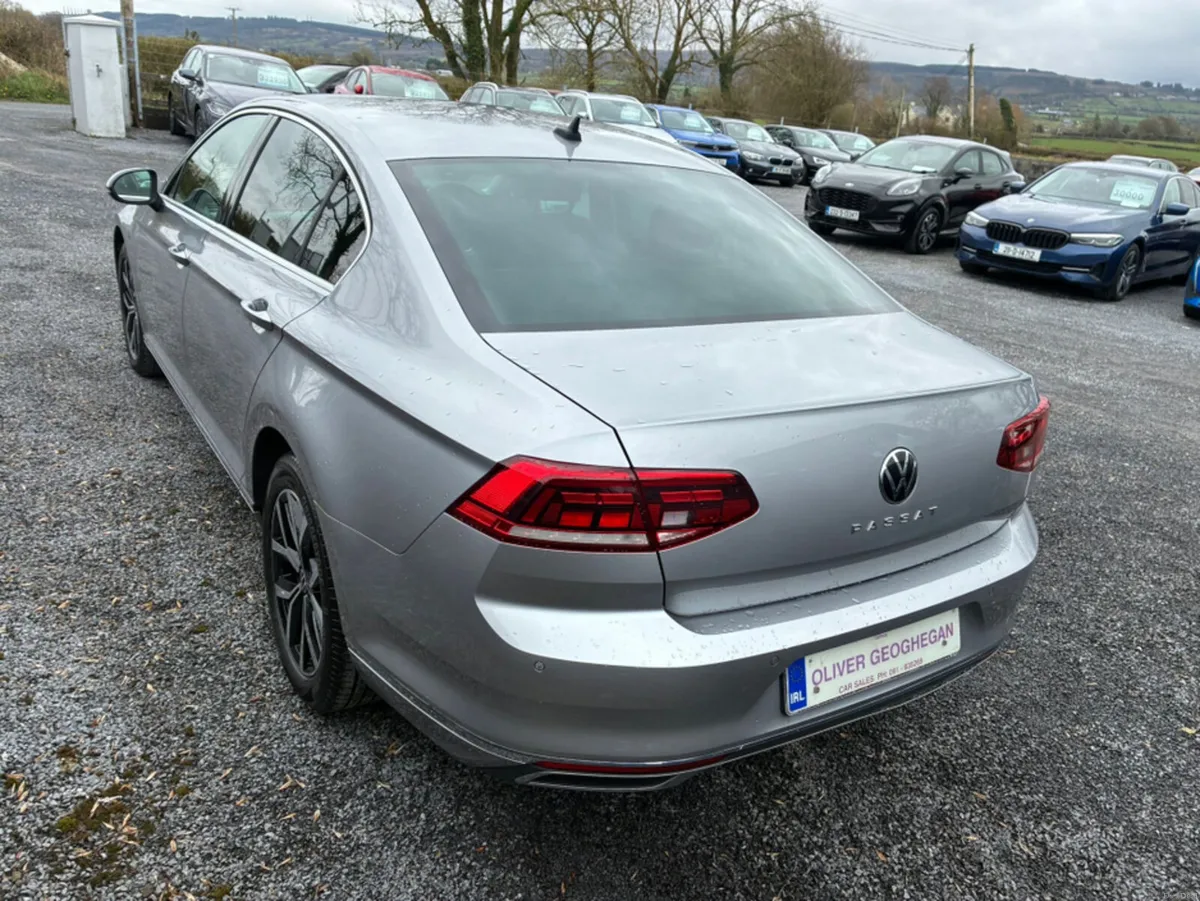 Volkswagen Passat ELEGANCE 2.0 TDI MANUAL 6 SPEED - Image 2