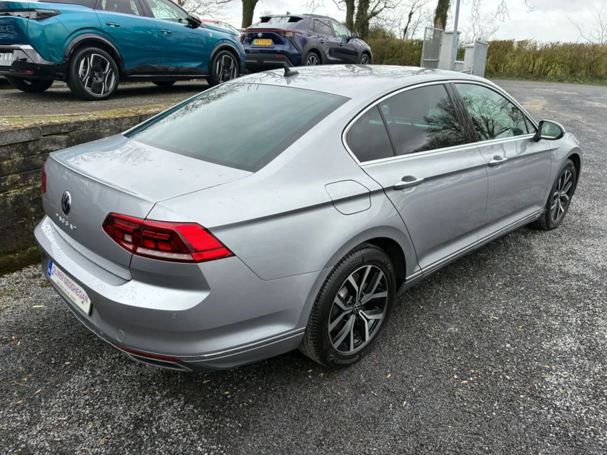 Volkswagen Passat ELEGANCE 2.0 TDI MANUAL 6 SPEED - Image 3