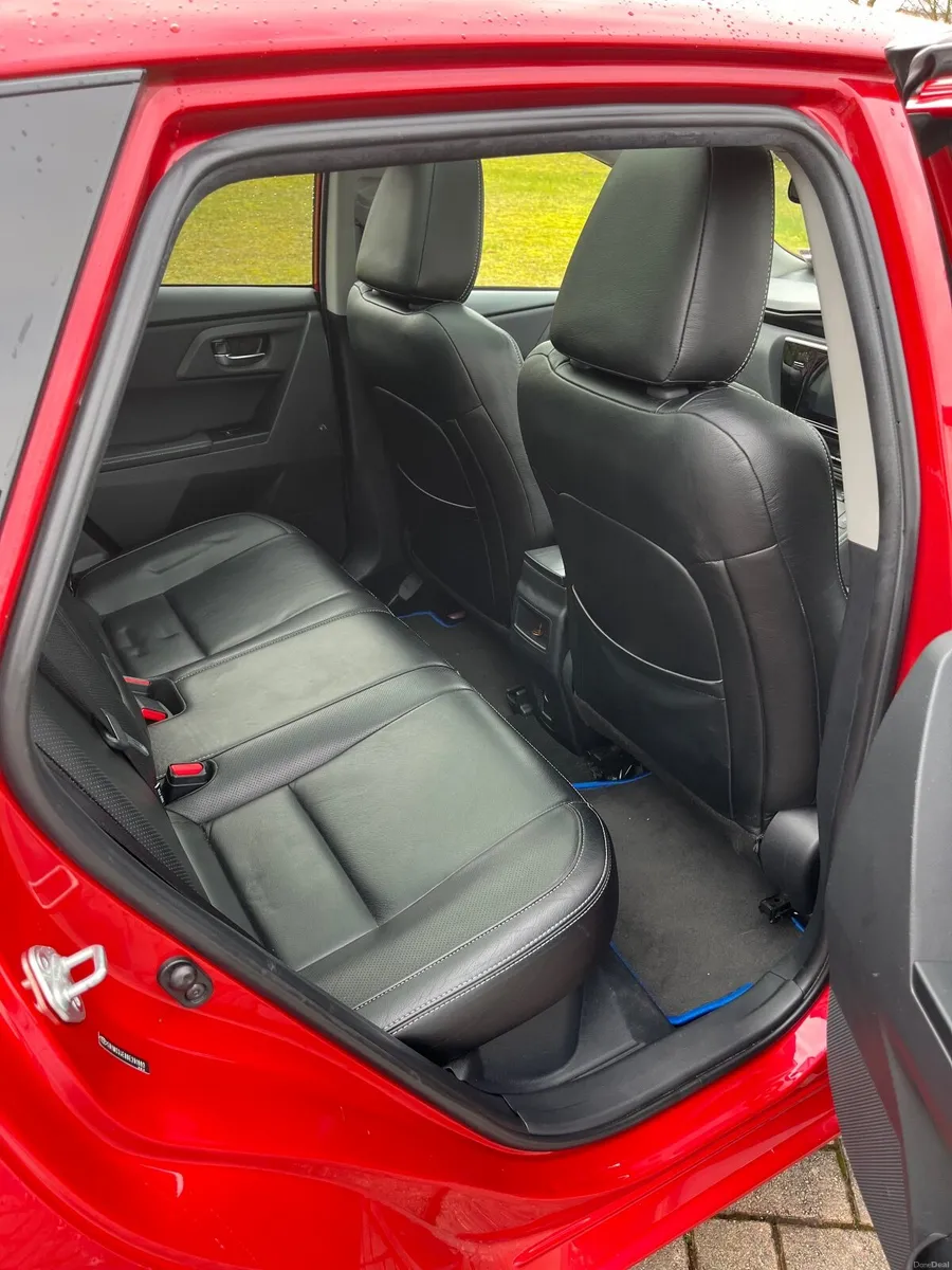 Toyota Auris 2016 - Image 2
