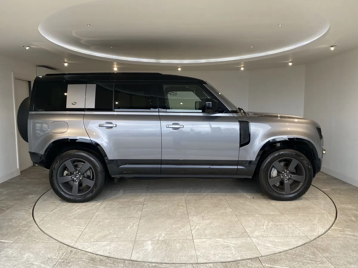Land Rover Defender 2024 - Image 5