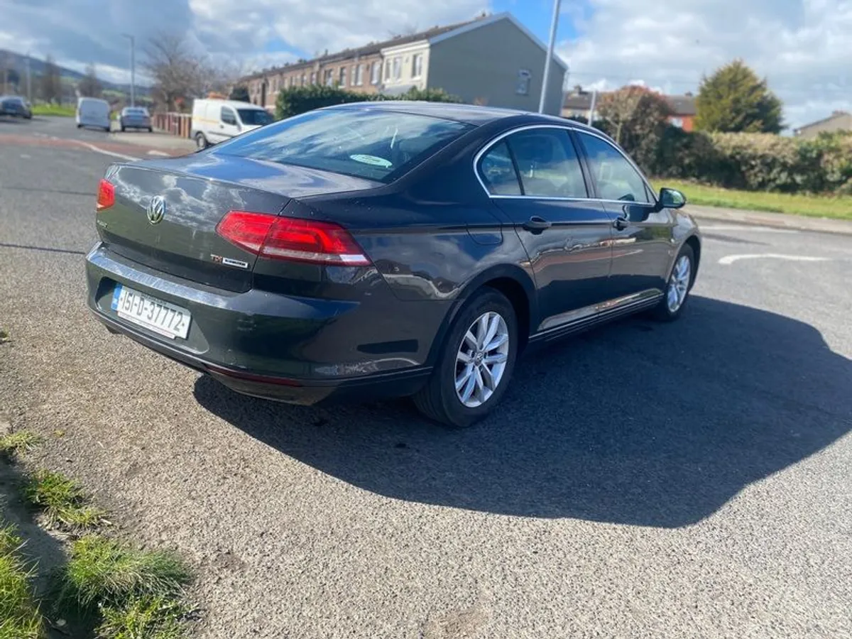 2015 Volkswagen Passat - Image 2