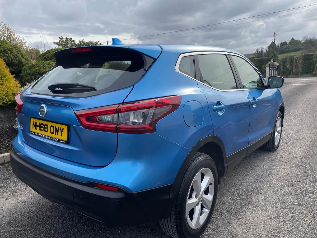 Nissan Qashqai DIESEL HATCHBACK - Image 2