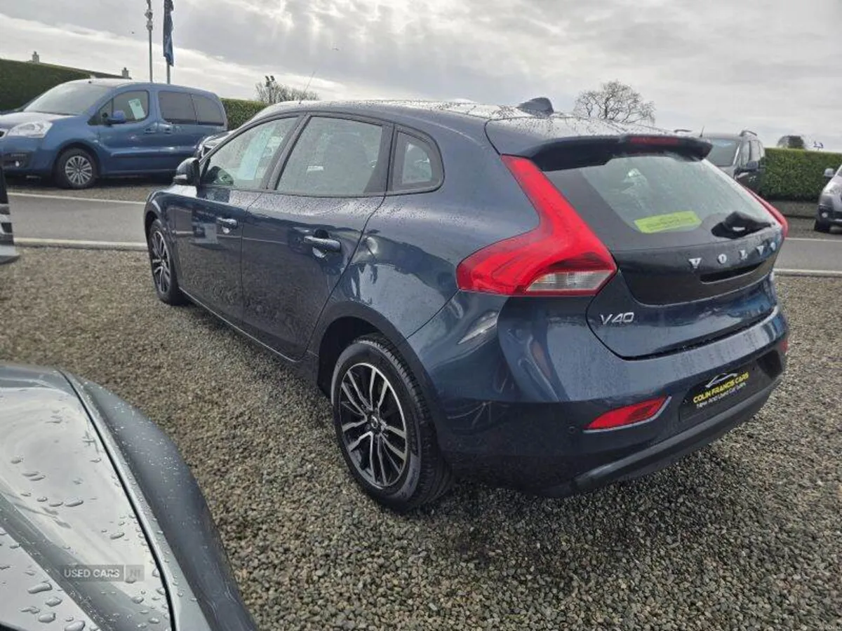 Volvo V40 Momentum - Image 3