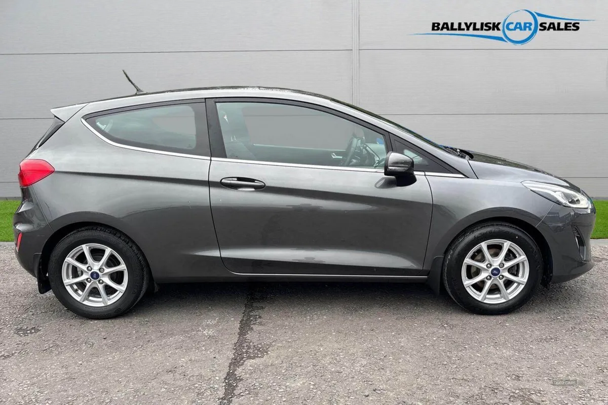 Ford Fiesta 1.1 Zetec Hatchback 3dr Petrol Manual - Image 3