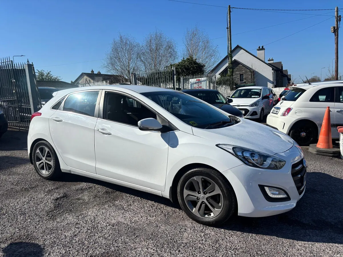 Hyundai i30 2016 DIESEL  LOW  MILEAGE - Image 1