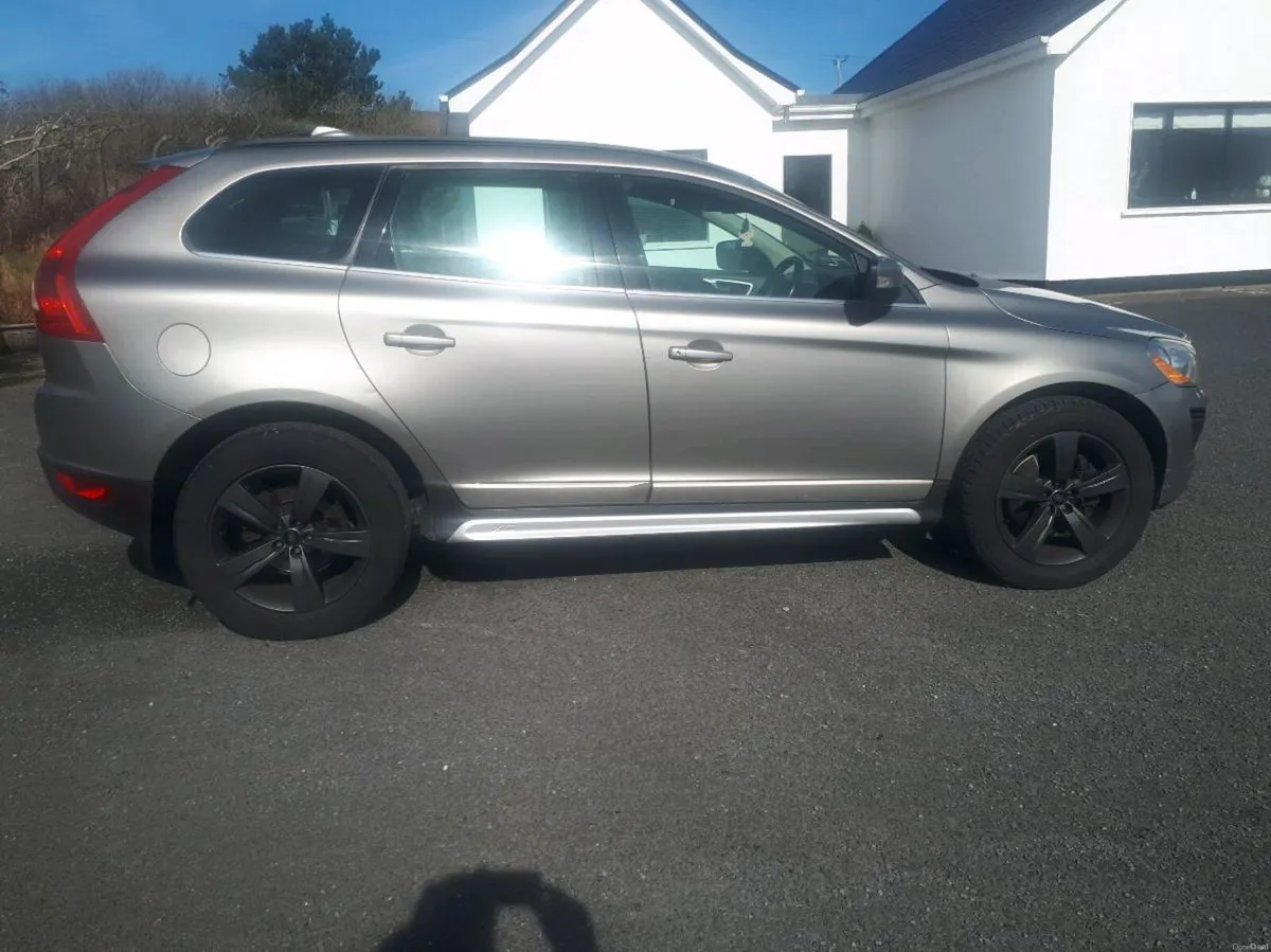 car volvo xc60 - Image 1