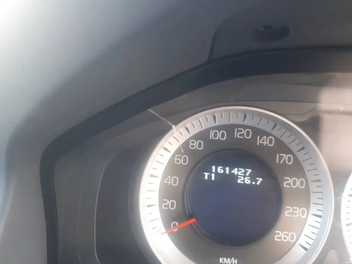 car volvo xc60 - Image 4