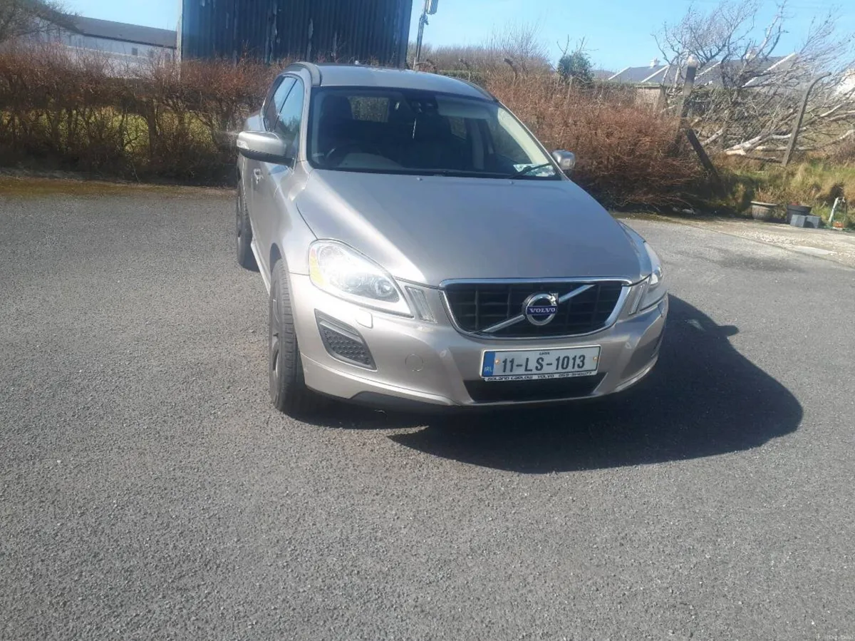 car volvo xc60 - Image 5