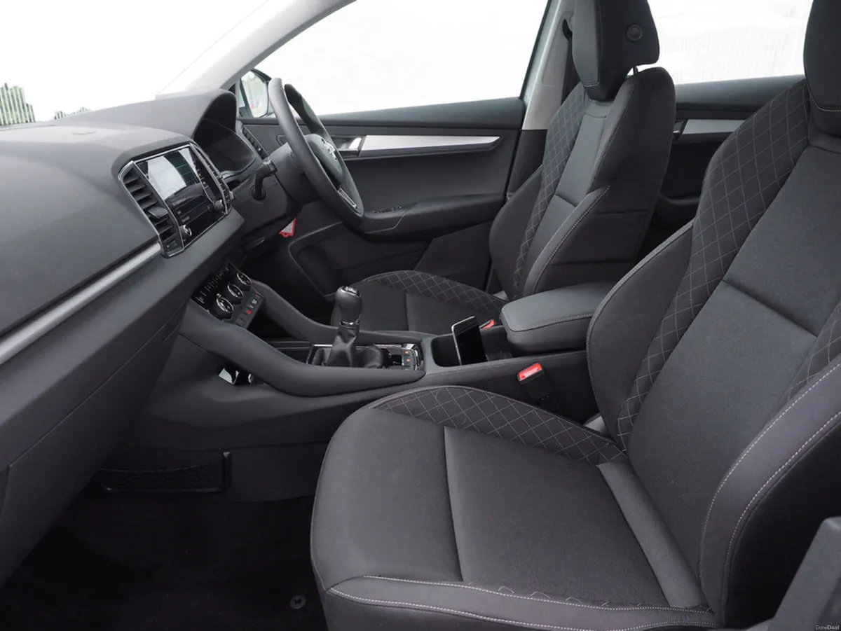 Skoda Karoq AMBITION 2.0 TDI 115HP WITH ONLY 28,00 - Image 4