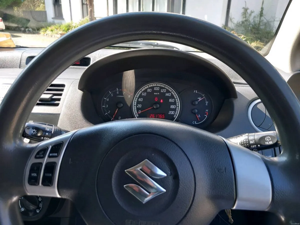 Suzuki Swift 1.3 GLX 5dr manual - Image 4