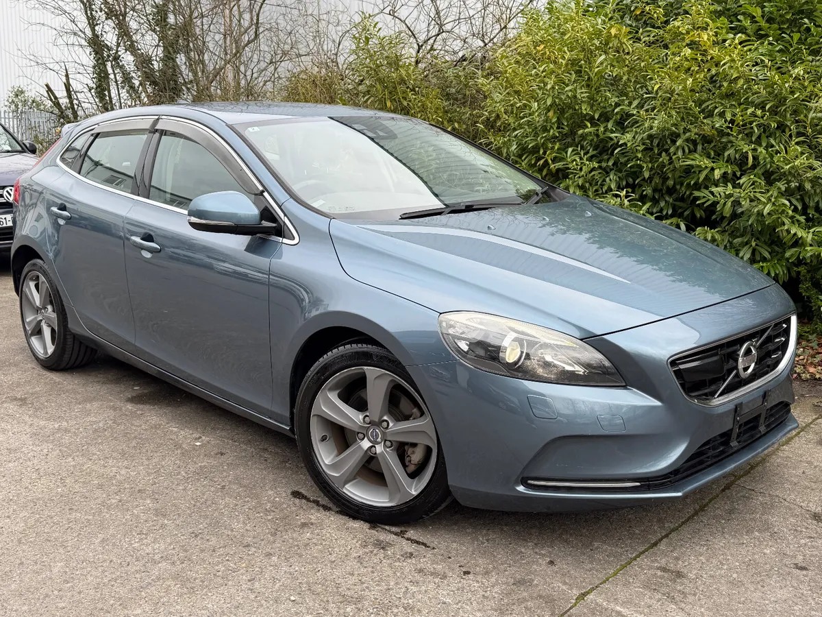 Volvo V40 T4 SE Automatic Leather Low km - Image 1