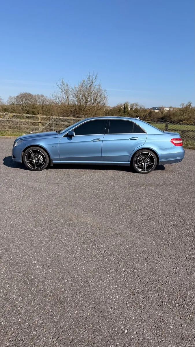 Mercedes-Benz E200 automatic transmission, new NCT - Image 1