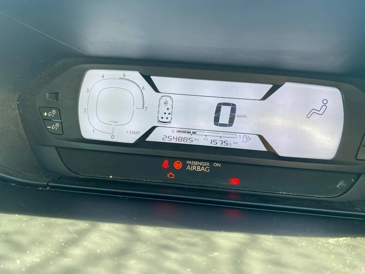Citroen C4 Picasso 7 Seater - Image 2