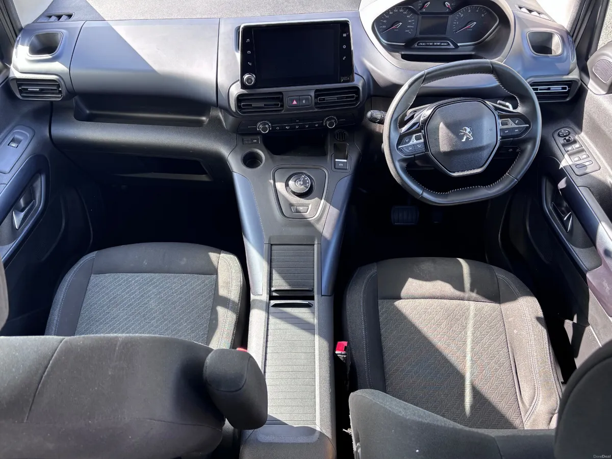 Peugeot Rifter ALLURE LONG 1.5 AUTO / 7 SEATER - Image 2