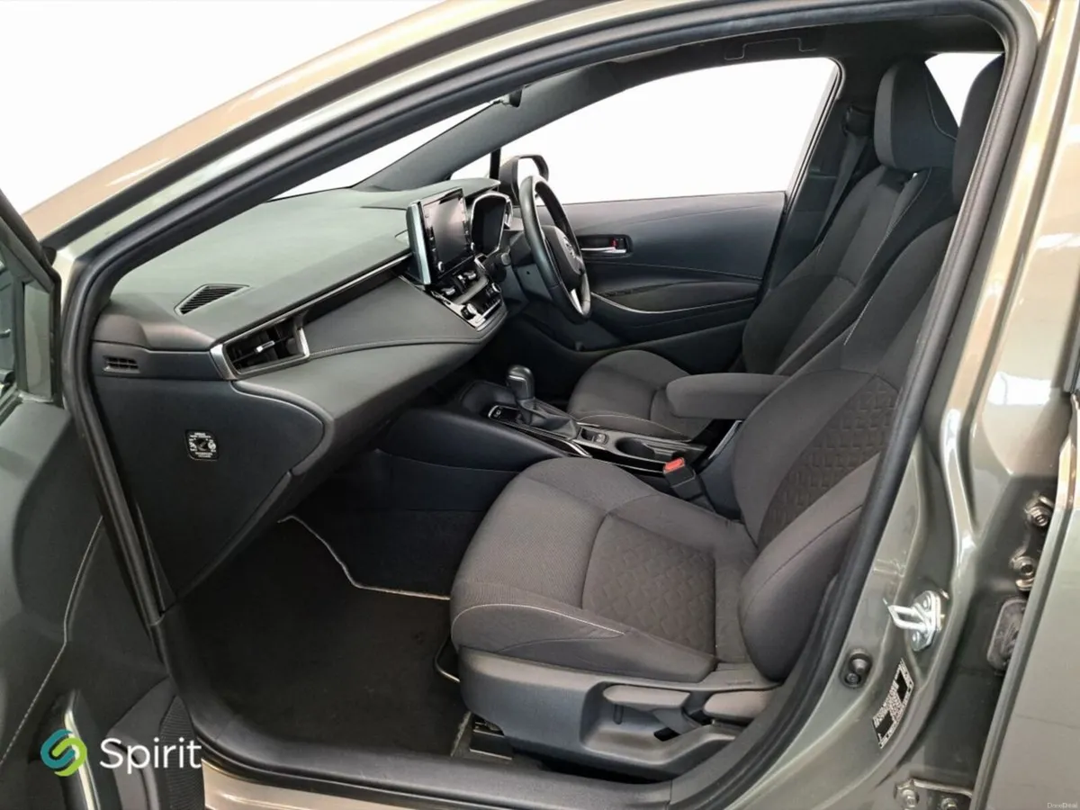 Toyota Corolla 1.8 Hybrid Luna Hatchback**CALL STE - Image 4