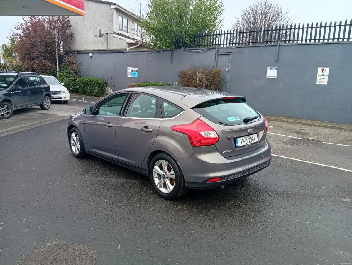 2012 ford focus only 77,000 kms - Image 4