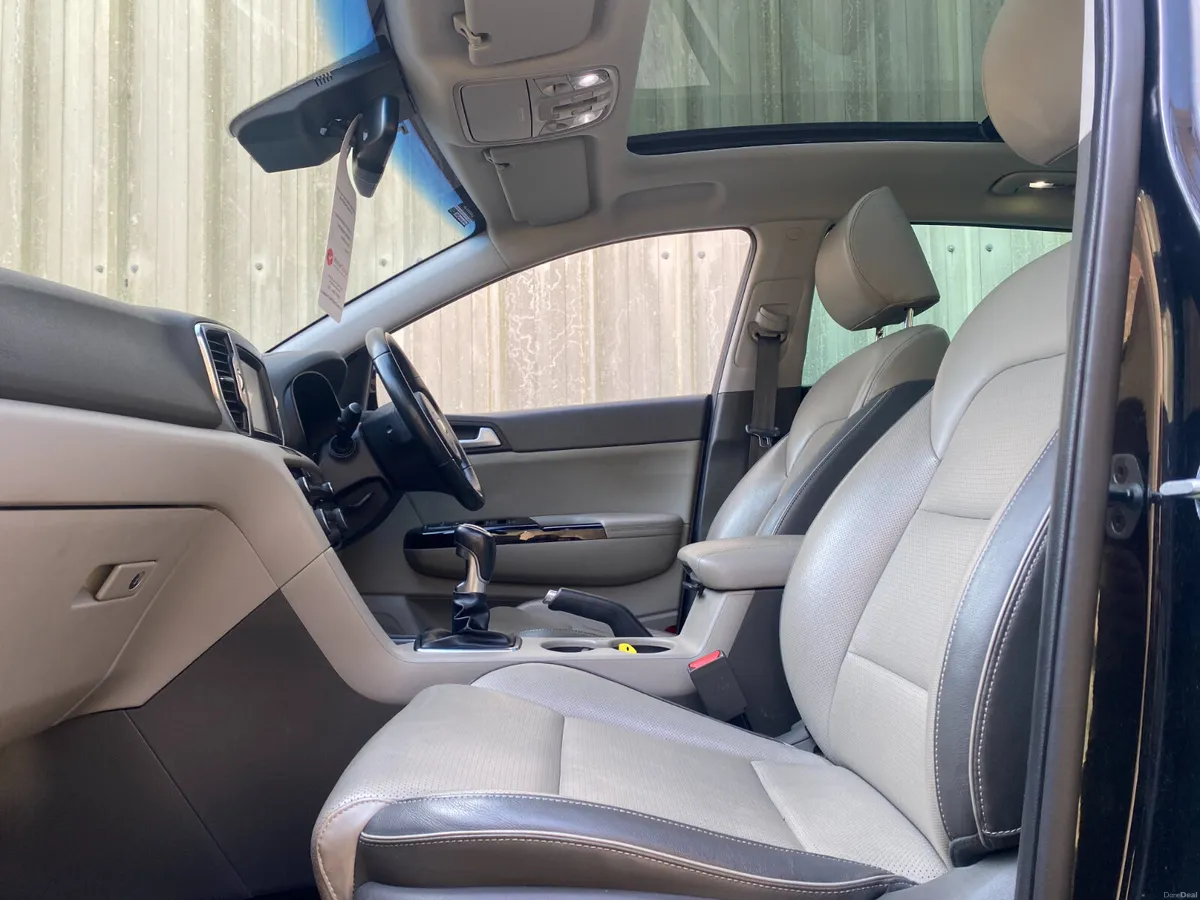 Kia Sportage 2017///PAN ROOF//LEATHER//NAV// - Image 4