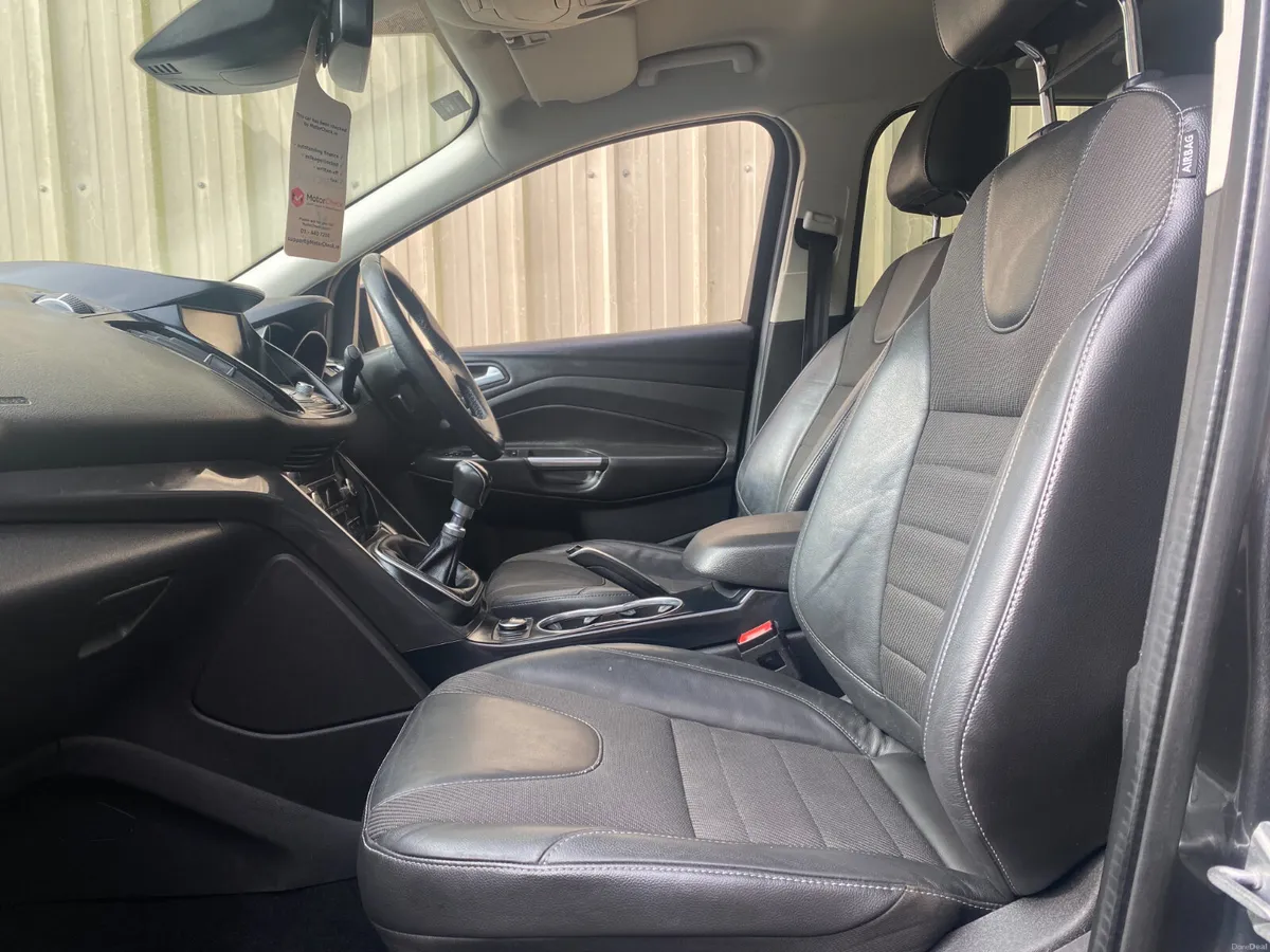 Ford Kuga 2016//TITANIUM///LOW KLMS/// - Image 4