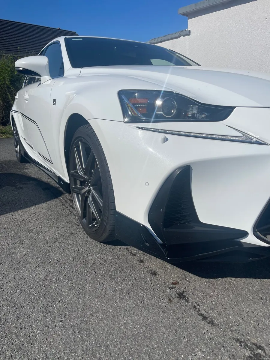 2018 Lexus is 300h F Sport - Image 1