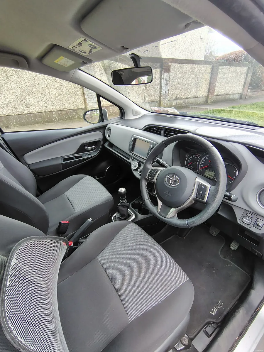 Toyota Yaris 2015 - Image 3