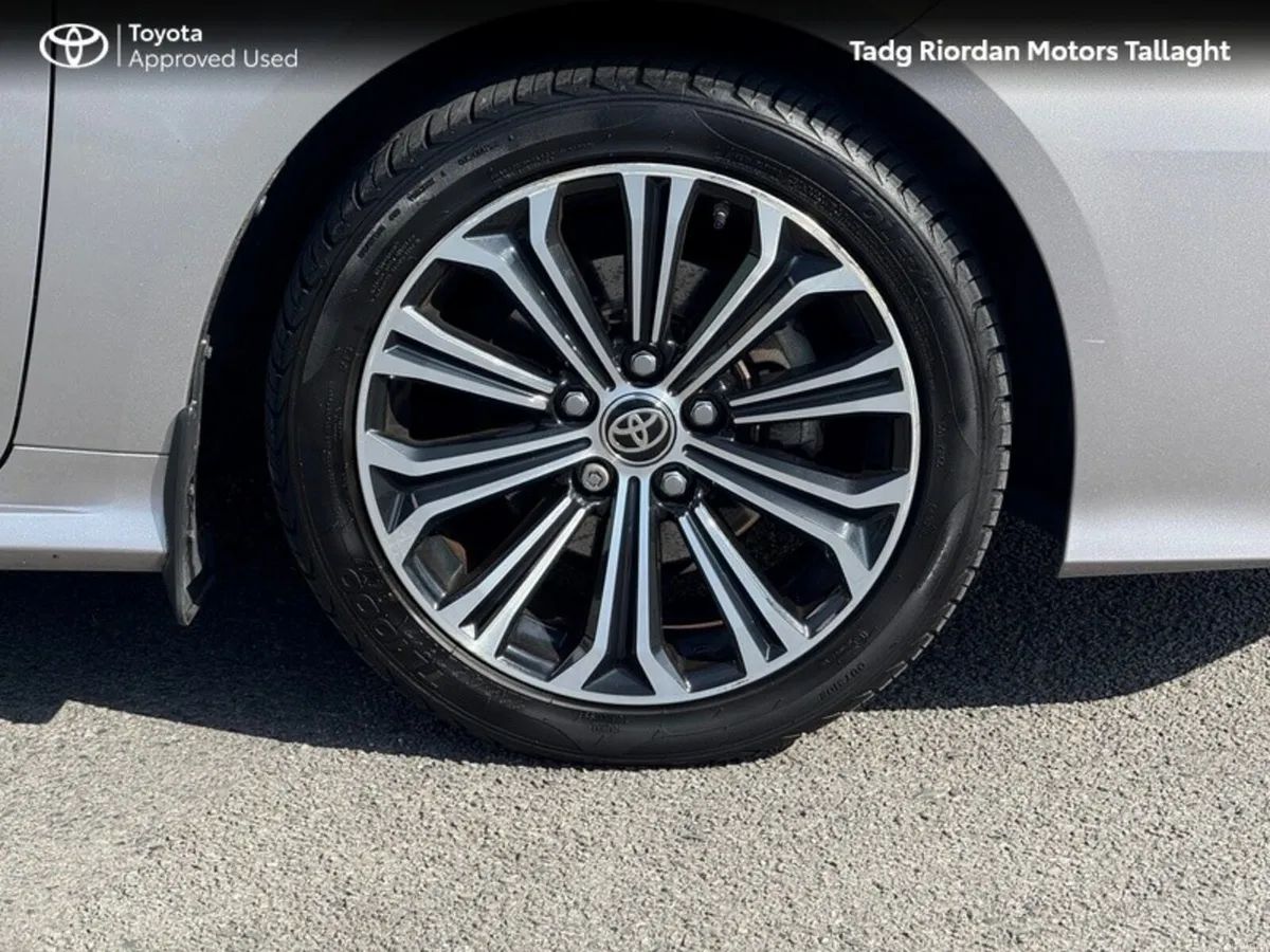 Toyota Corolla HYBRID LUNA SPORT SALOON - Image 6