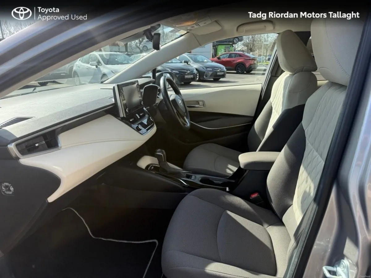 Toyota Corolla HYBRID LUNA SPORT SALOON - Image 6