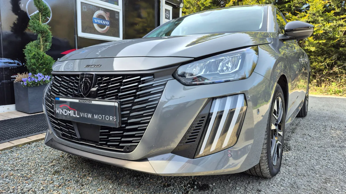 Peugeot 208 ALLURE 1.2 MHEV - Image 2