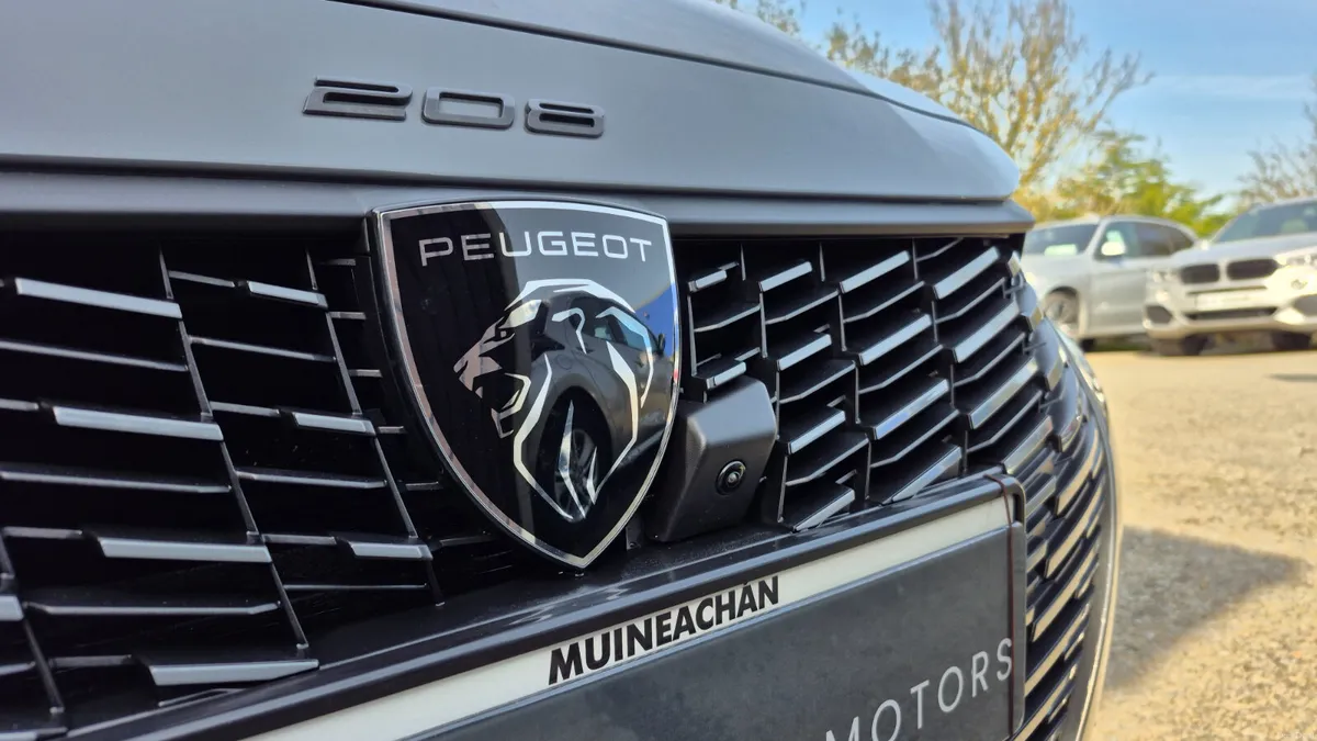 Peugeot 208 ALLURE 1.2 MHEV - Image 4