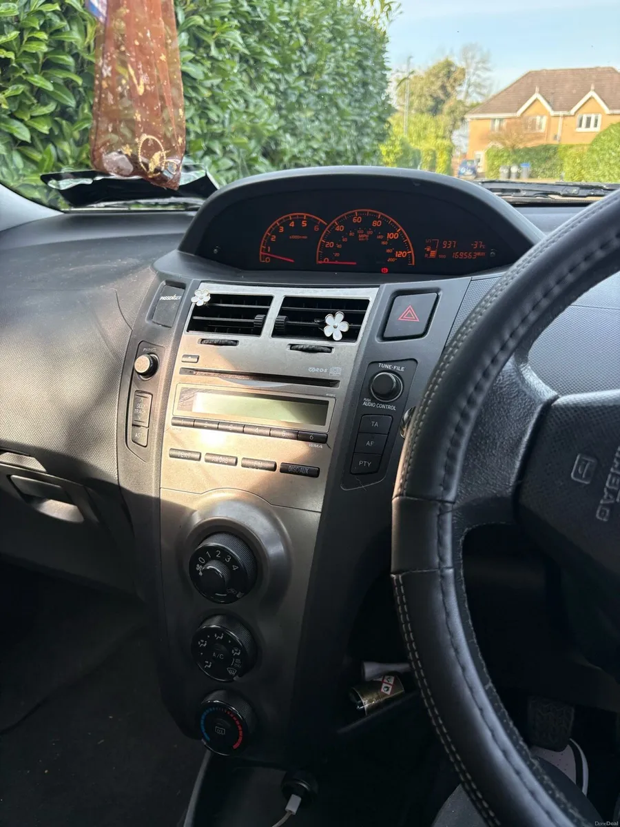 Toyota Yaris 2010 - Image 3