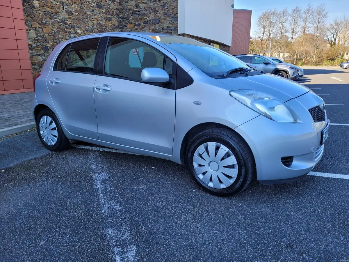 SPOTLESS 2008 TOYOTA YARIS LOW MILEAGE. - Image 3