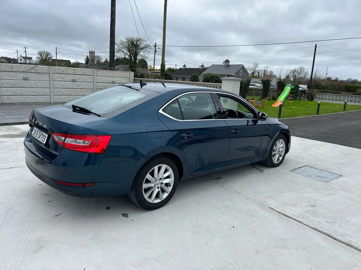 Skoda Superb - Image 4