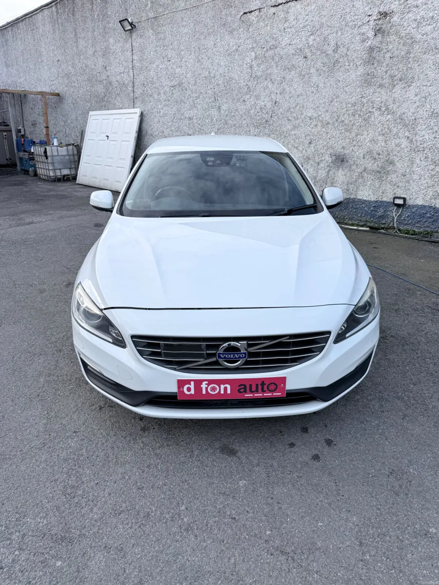 Volvo V60 2.0D SE LUX AUTO LOW KMS - Image 4