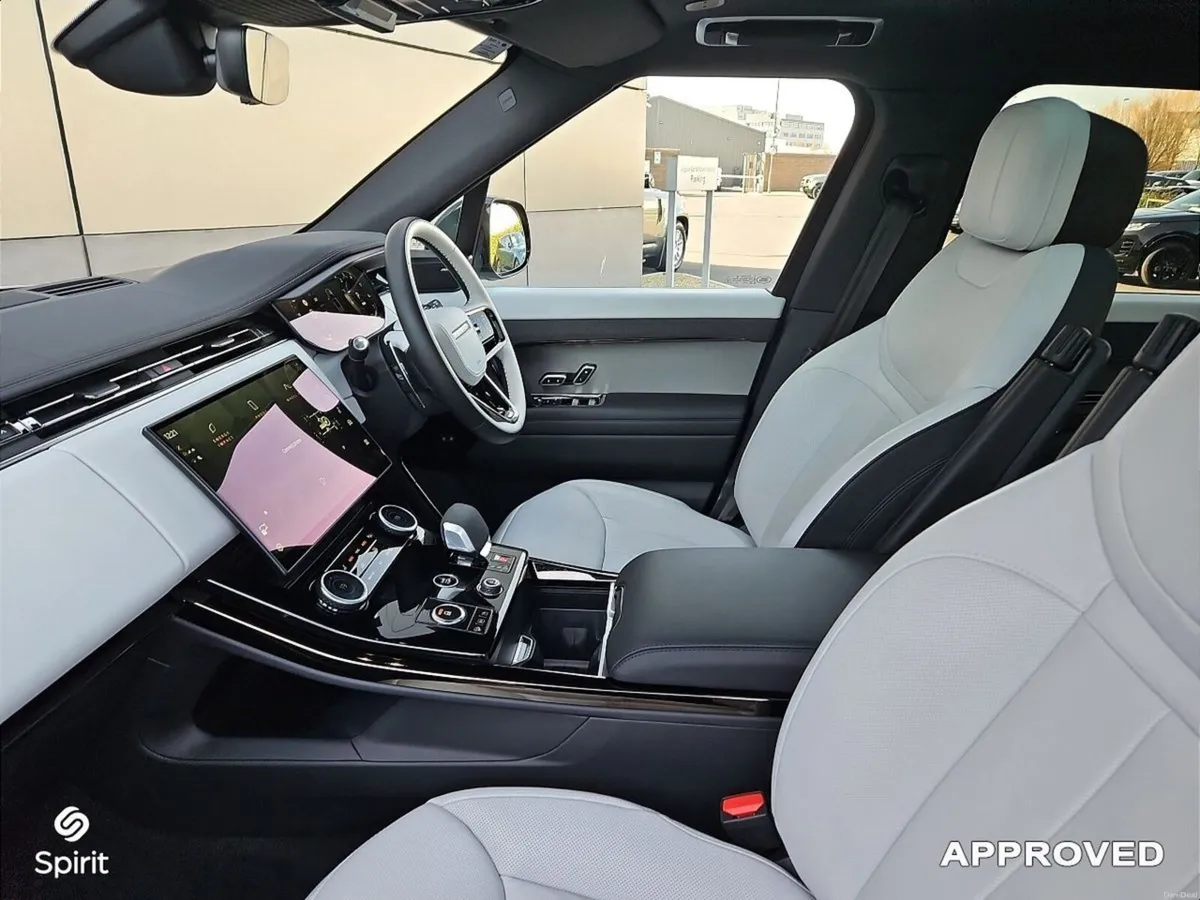 Land Rover Range Rover Sport 3.0 PHEV SE Dynamic - Image 3